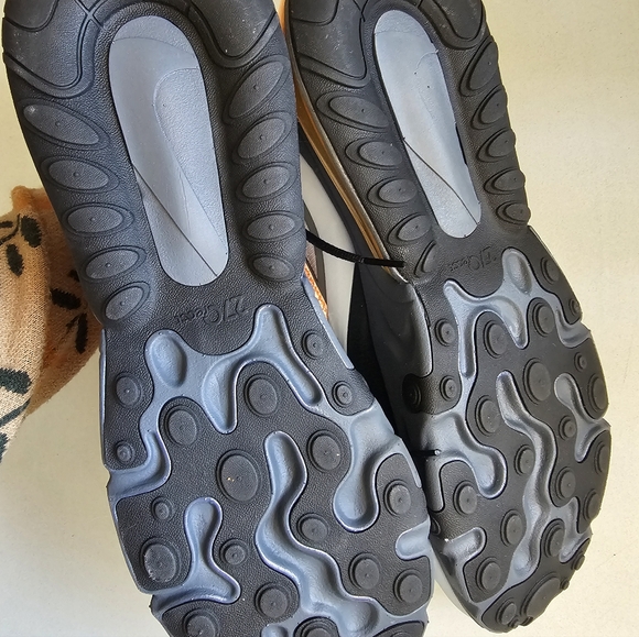 Nike Black and White Athletic Shoes - Picture 5 of 7